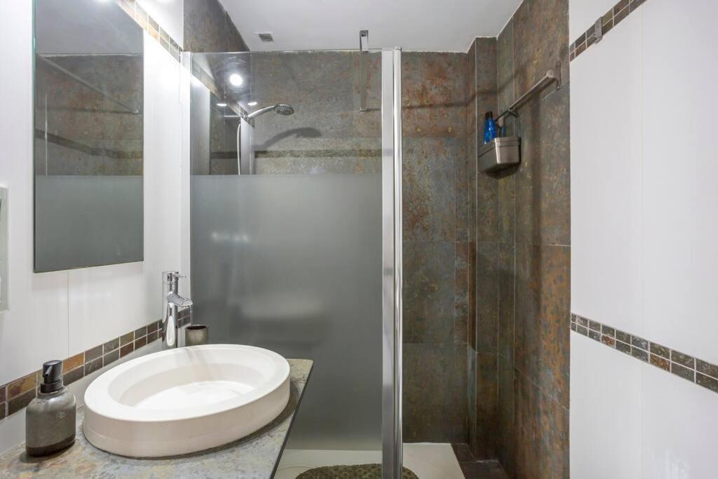 Marieta Apartment By The Castle With Ac Alicante Exterior foto