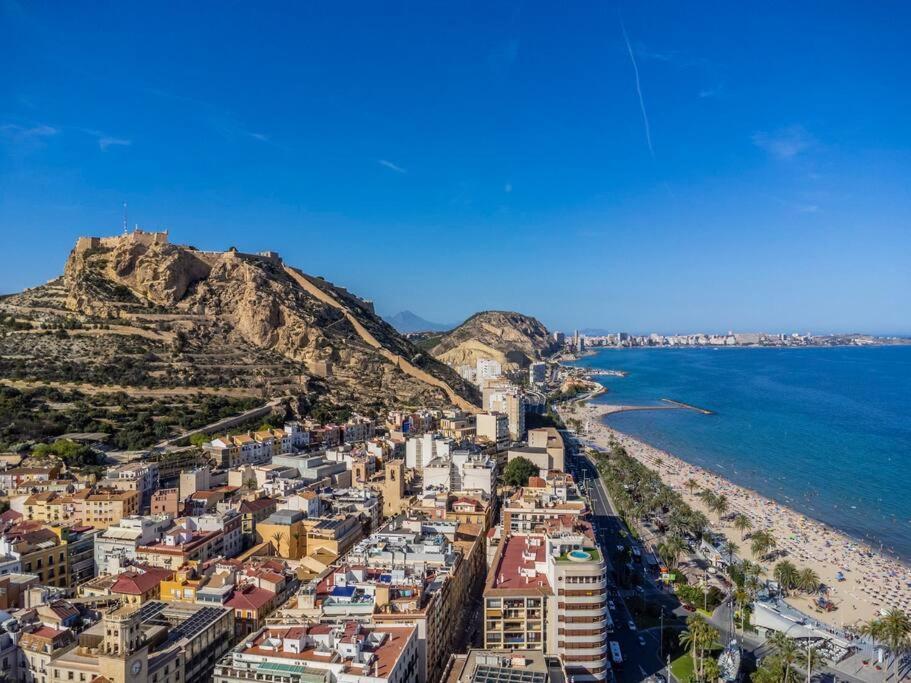 Marieta Apartment By The Castle With Ac Alicante Exterior foto